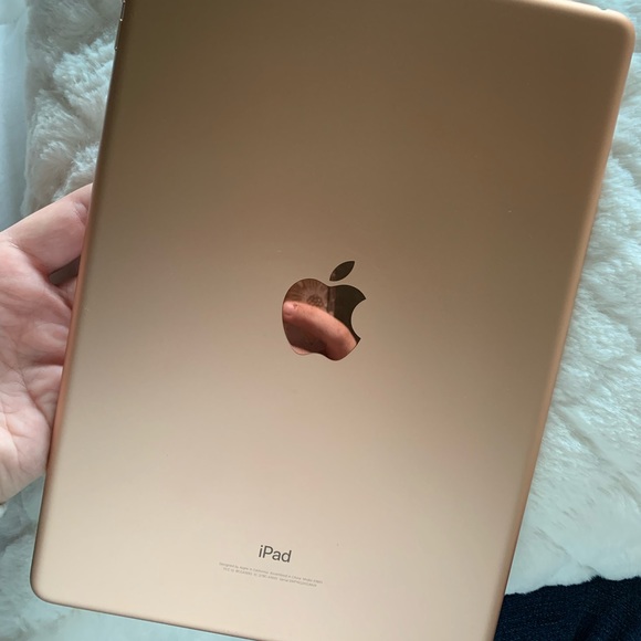 SOLD 🤍 IPad Pro 12.5in - Picture 5 of 5